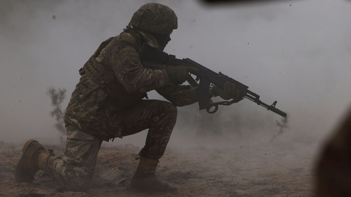 Předměstí Bachmutu je poseté mrtvolami ruských vojáků, tvrdí Kyjev